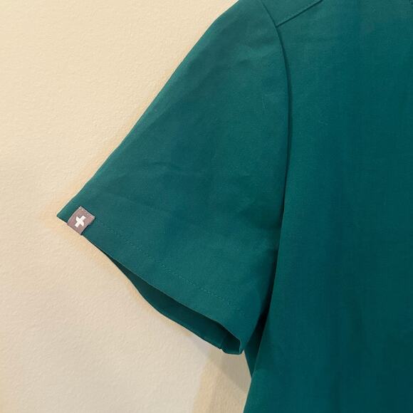Green Figs Scrub Top Sz XS Two Pocket Scrub Top - Picture 5 of 5